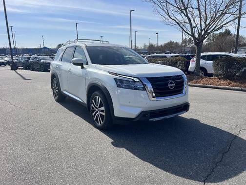 2024 Nissan Pathfinder Platinum