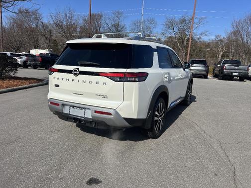 2024 Nissan Pathfinder Platinum