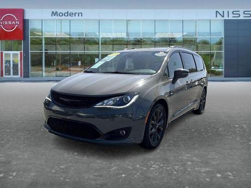 Gray 2020 Chrysler Pacifica Limited