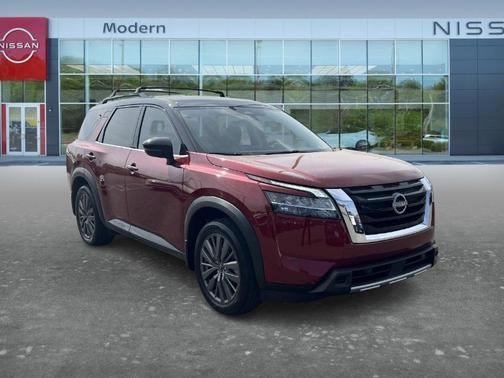 2t Red Blk Roof 2024 Nissan Pathfinder SL