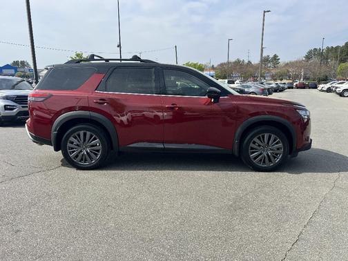 2t Red Blk Roof 2024 Nissan Pathfinder SL