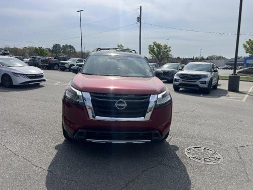 2t Red Blk Roof 2024 Nissan Pathfinder SL