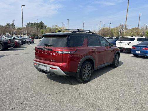2t Red Blk Roof 2024 Nissan Pathfinder SL