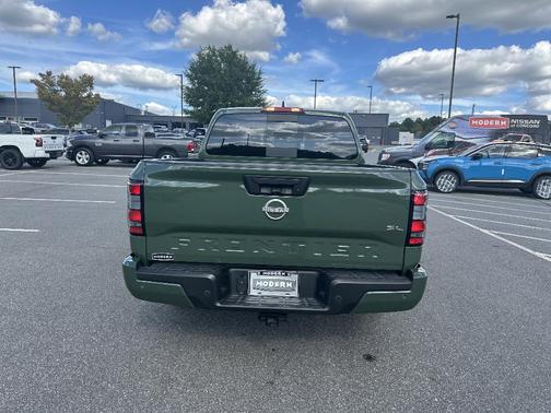 2024 Nissan Frontier SL