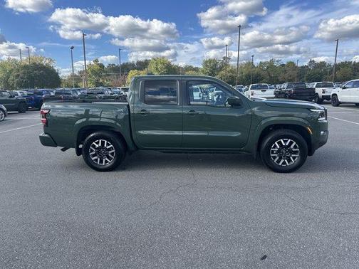 2024 Nissan Frontier SL
