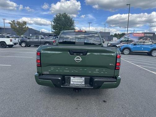 2024 Nissan Frontier SL