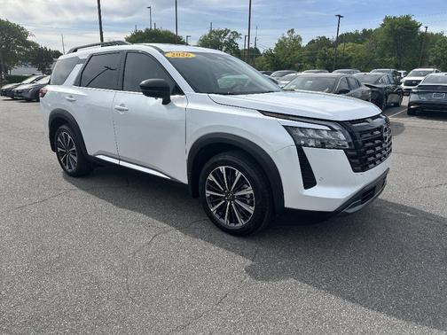 2026 Nissan Pathfinder Platinum