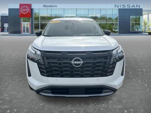 Everest White P 2026 Nissan Pathfinder Platinum