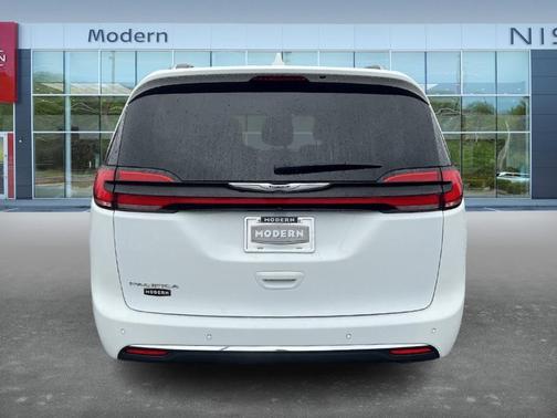 2021 Chrysler Pacifica Touring-L
