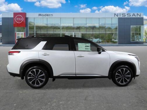 White / Black 2026 Nissan Pathfinder Platinum