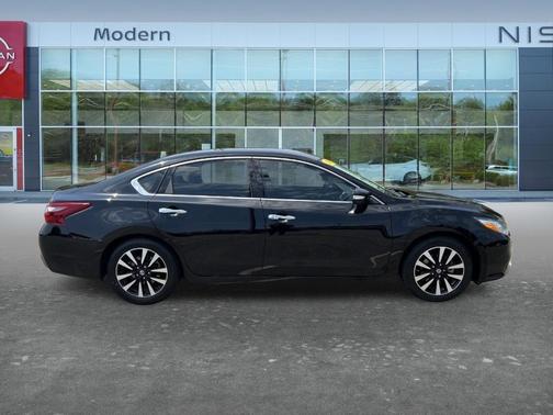 Black 2018 Nissan Altima SL