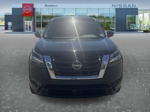 2025 Nissan Pathfinder S