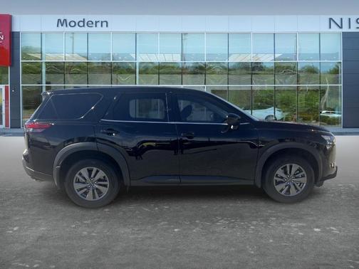 2025 Nissan Pathfinder S