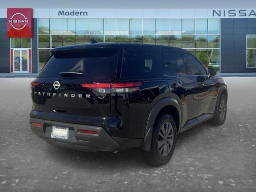 2025 Nissan Pathfinder S