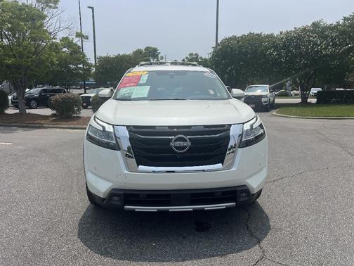 2023 Nissan Pathfinder Platinum