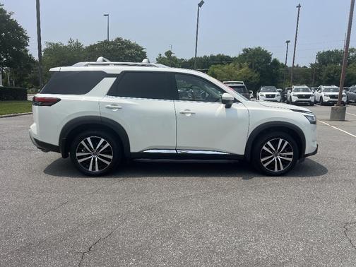 2023 Nissan Pathfinder Platinum