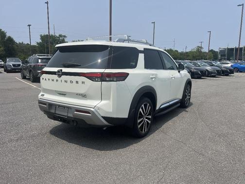 2023 Nissan Pathfinder Platinum