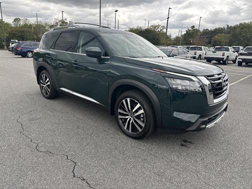 2025 Nissan Pathfinder Platinum