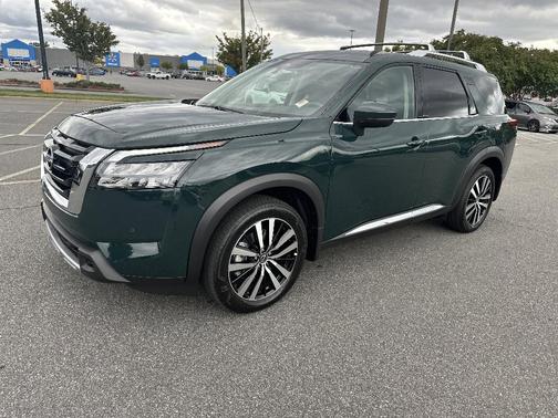 2025 Nissan Pathfinder Platinum