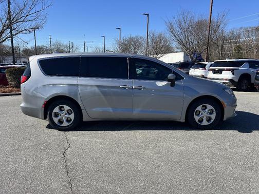 2017 Chrysler Pacifica LX
