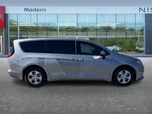 2017 Chrysler Pacifica LX