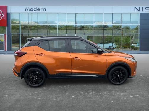 Monarch Orange / Super Black 2023 Nissan Kicks SR