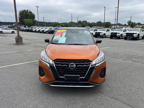 Monarch Orange / Super Black 2023 Nissan Kicks SR