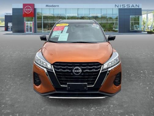 Monarch Orange / Super Black 2023 Nissan Kicks SR