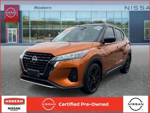 Monarch Orange / Super Black 2023 Nissan Kicks SR