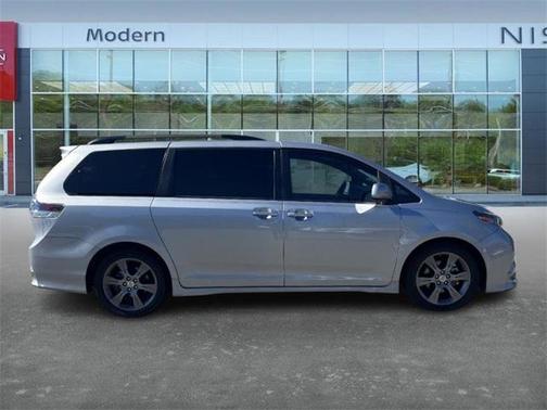 2016 Toyota Sienna SE