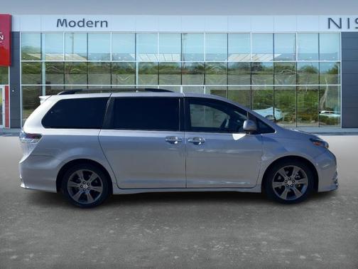 2016 Toyota Sienna SE