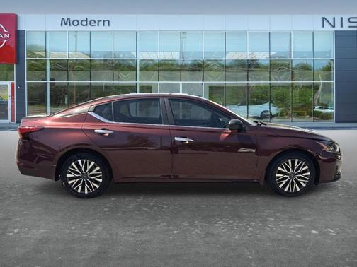 Garnet Pearl 2023 Nissan Altima 2.5 SV