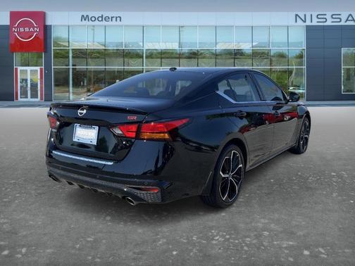 Black 2023 Nissan Altima 2.5 SR