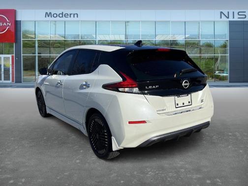 2023 Nissan Leaf SV PLUS