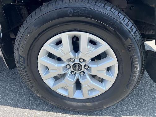 2024 Nissan Frontier SV