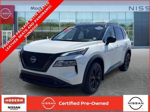 2 Tone White / Black Roof 2023 Nissan Rogue SV