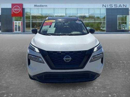 2 Tone White / Black Roof 2023 Nissan Rogue SV