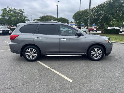 Gun Metallic 2019 Nissan Pathfinder SV