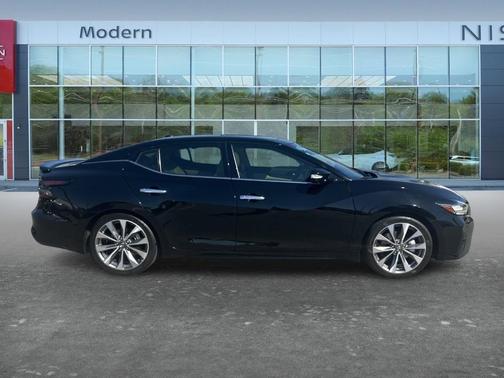 Black 2022 Nissan Maxima Platinum