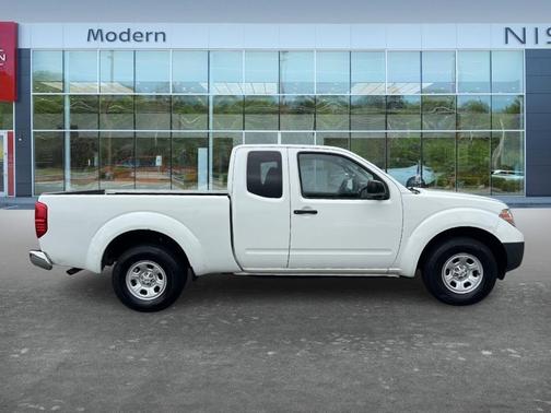 Glacier White 2014 Nissan Frontier S