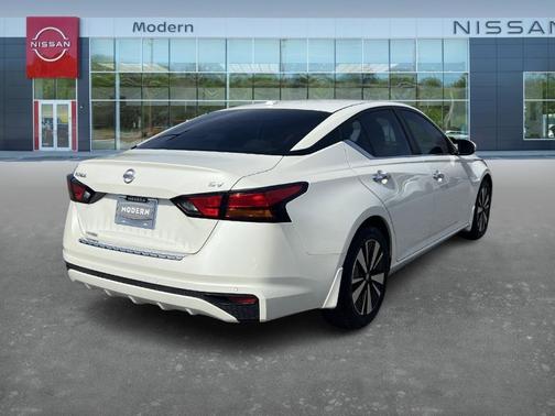 2021 Nissan Altima 2.5 SV