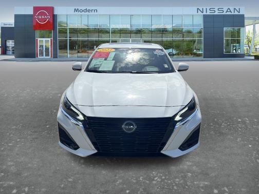 White 2023 Nissan Altima 2.5 SL