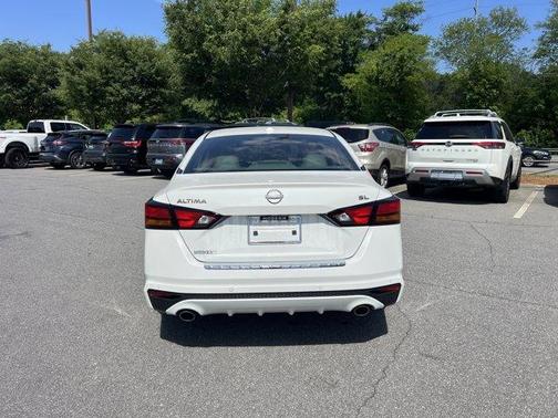 White 2023 Nissan Altima 2.5 SL