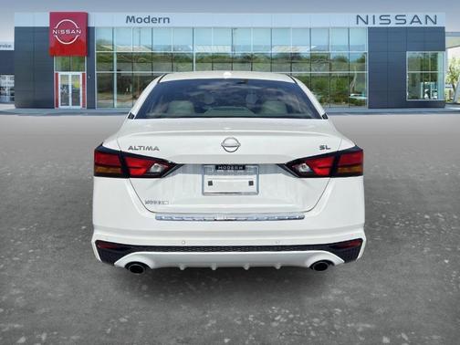 White 2023 Nissan Altima 2.5 SL