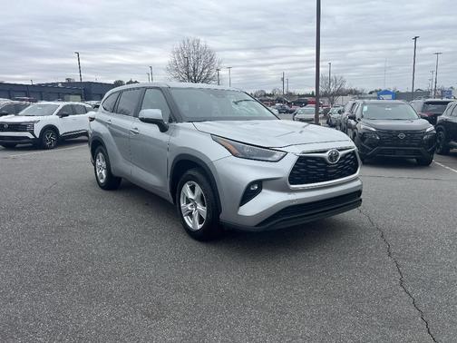 2024 Toyota Highlander LE