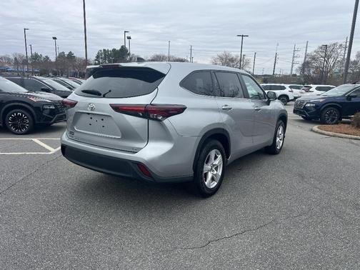 2024 Toyota Highlander LE