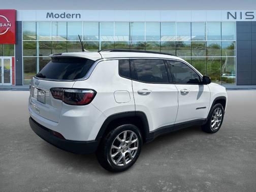 2022 Jeep Compass Latitude Lux