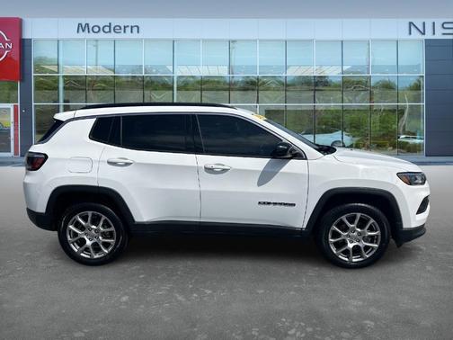 2022 Jeep Compass Latitude Lux