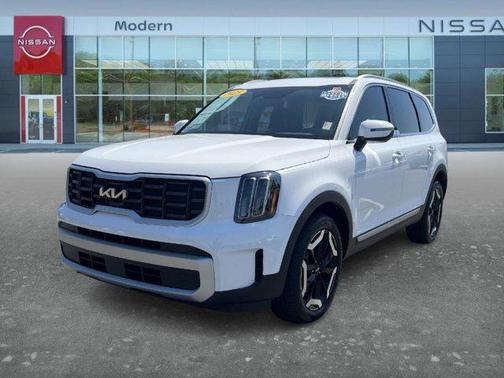 White 2025 Kia Telluride S