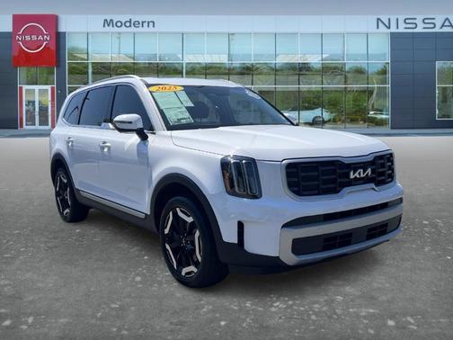 White 2025 Kia Telluride S